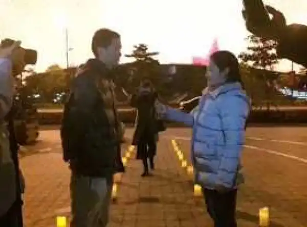 Woman Advertises On More Than 900 Taxis To Propose To Her Boyfriend. Photos